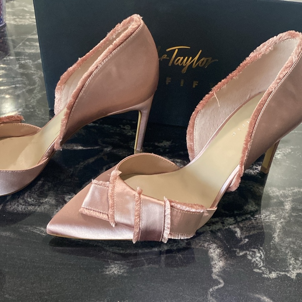Lord & Taylor Women's Pink Satin Heels - Picture 3 of 4